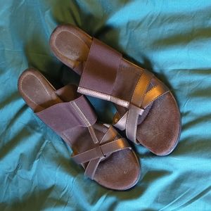 Size 11W Dexflex Comfort bronze sandals